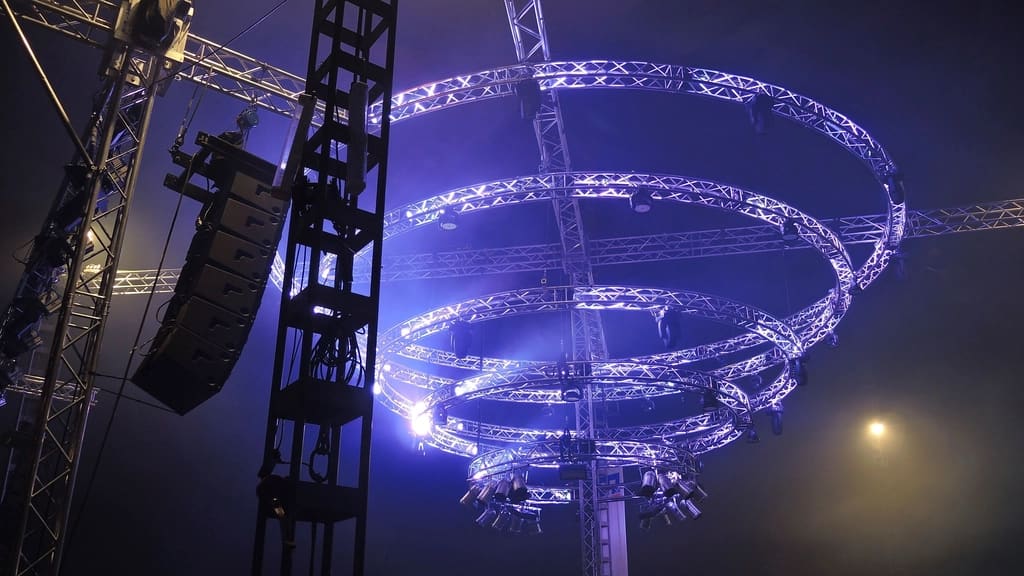Dance-floor lighting rig